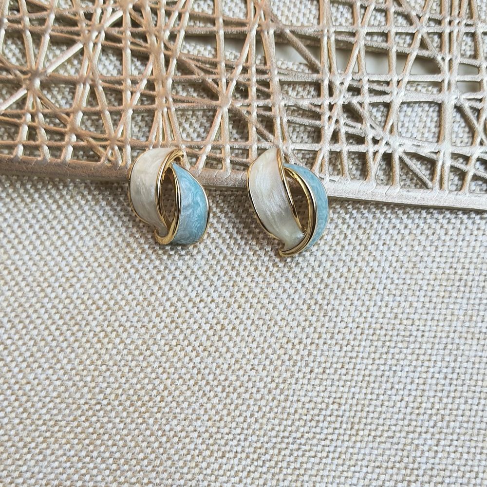 Crescent stud enamel earring