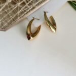 Oval brood gold hoops earring