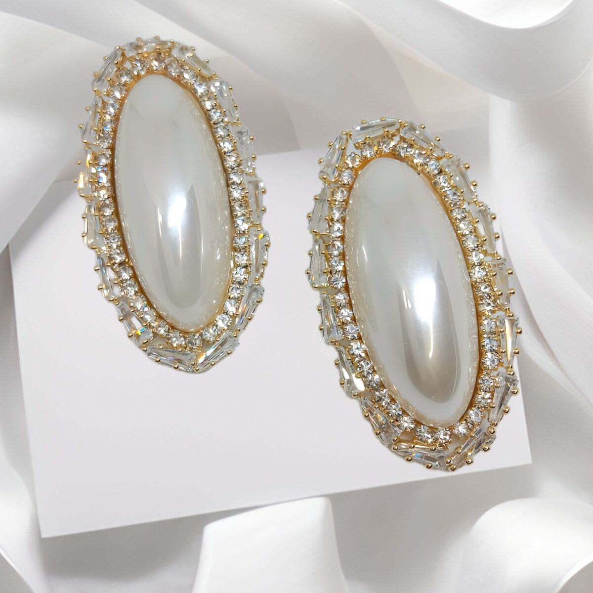 Oval Rhinestones Pearl Earring