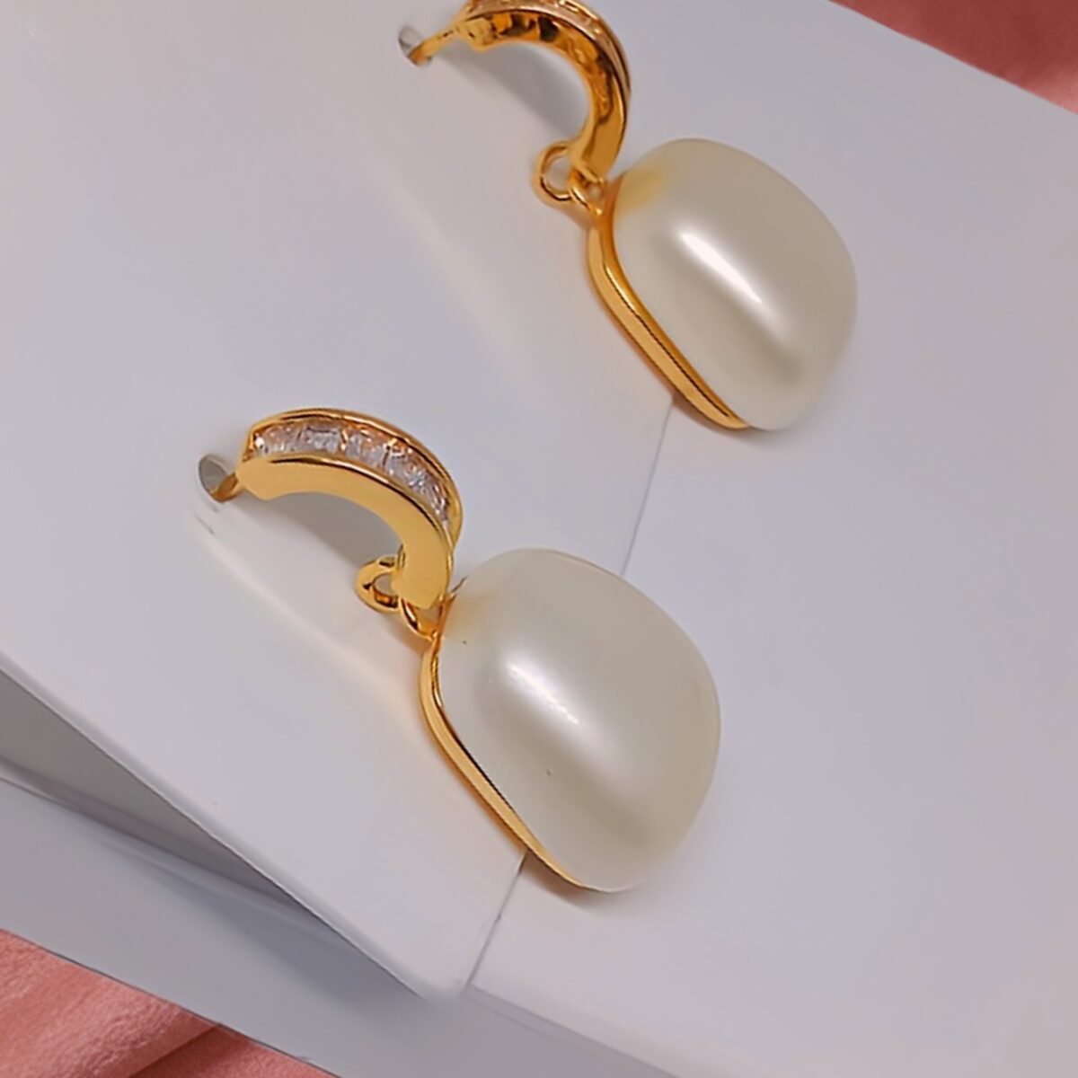 Rhinestone Pearl Alloy Gold Earring