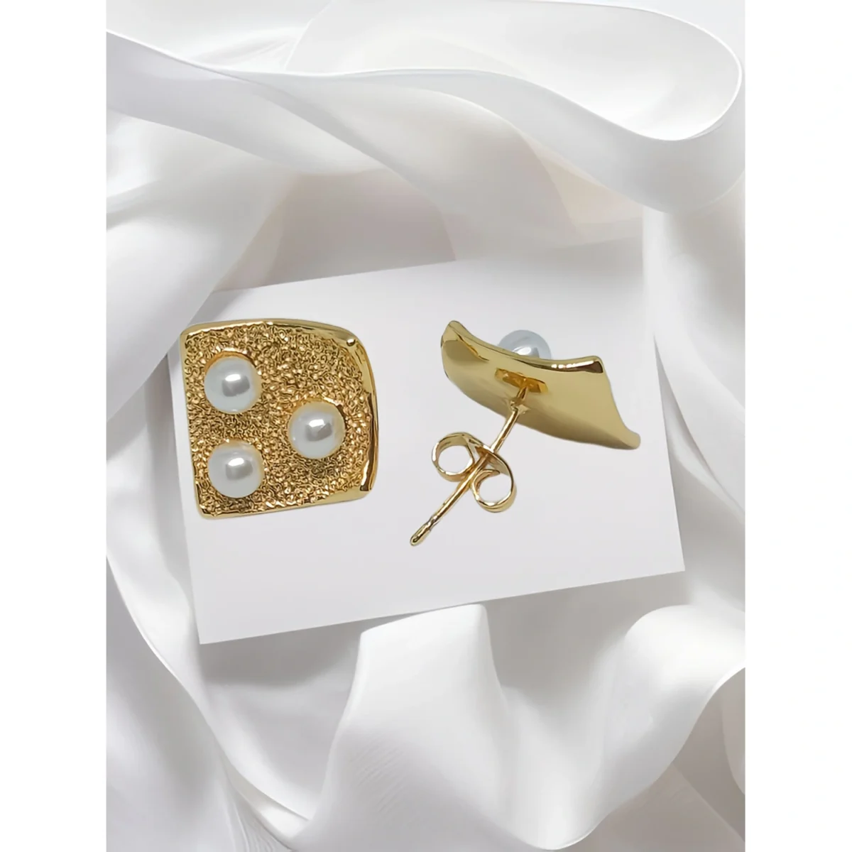 Classic 18k Gold Polished Pearl Stud Earring