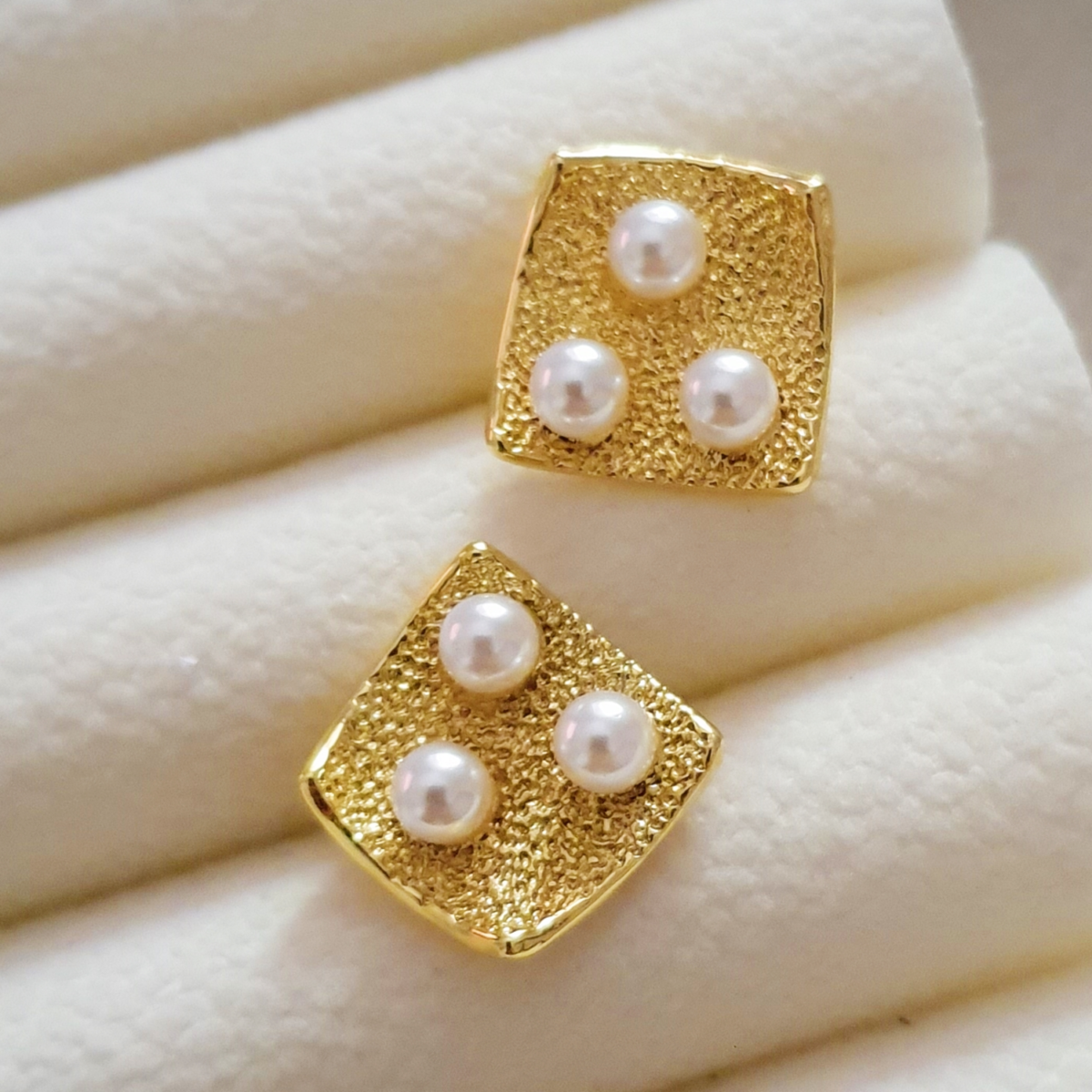 Classic 18k Gold Polished Pearl Stud Earring