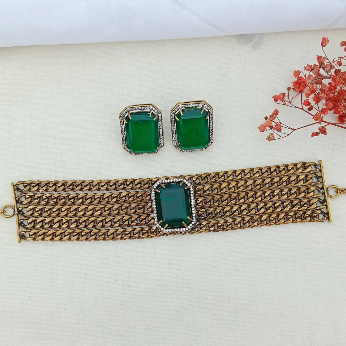 Stunning Diva Emerald Green Moissanite Choker Necklace Set