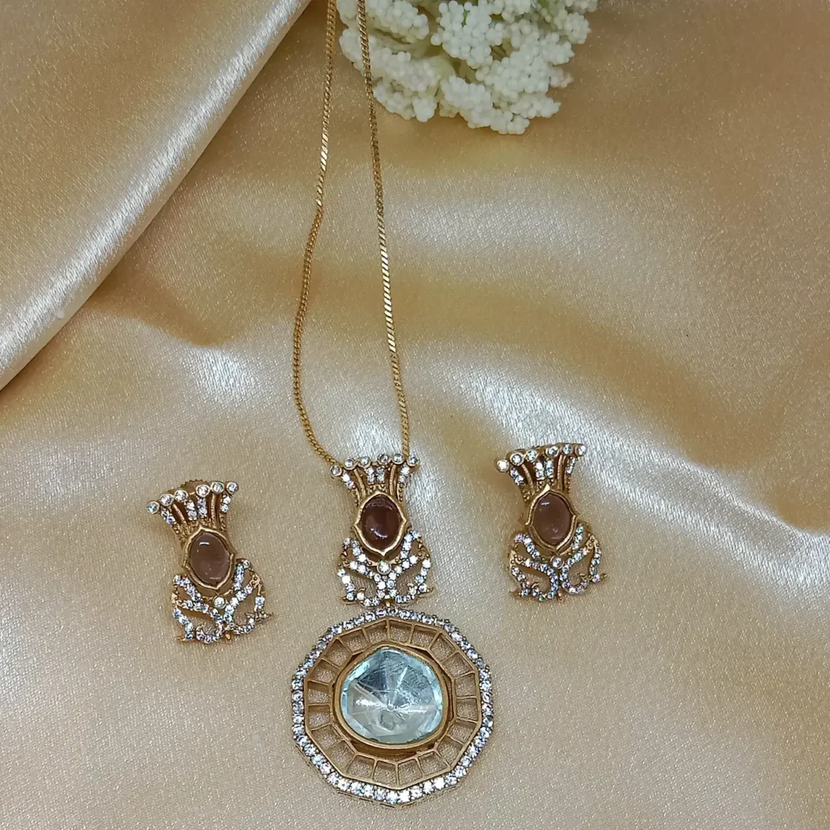 Noor Antique Kundan Polki Pendant Set – The Label DG