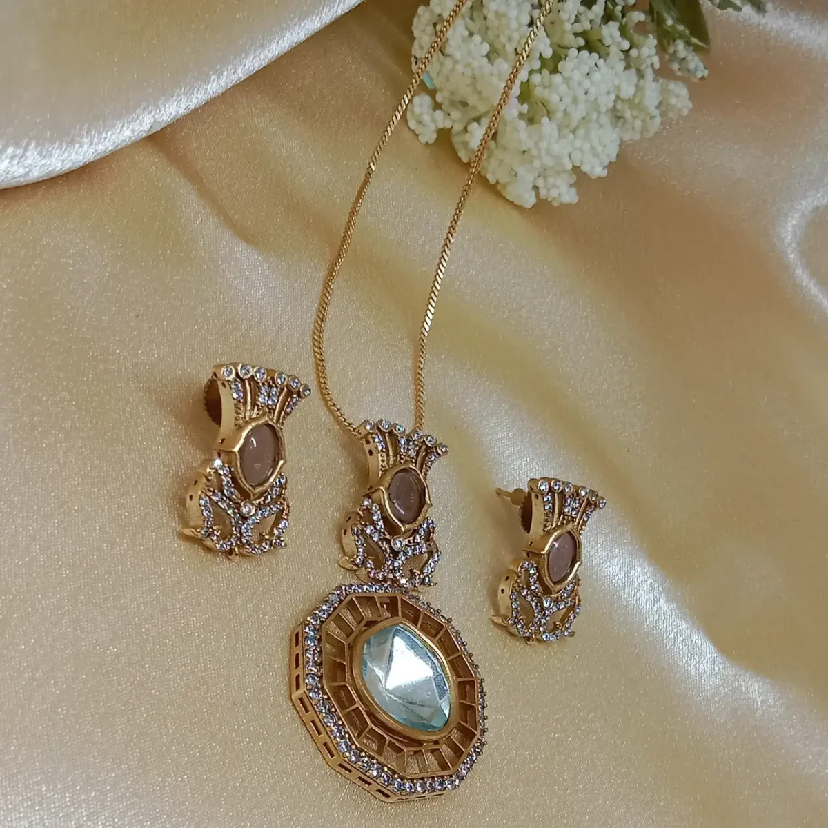 Noor Antique Kundan Polki Pendant Set – The Label DG