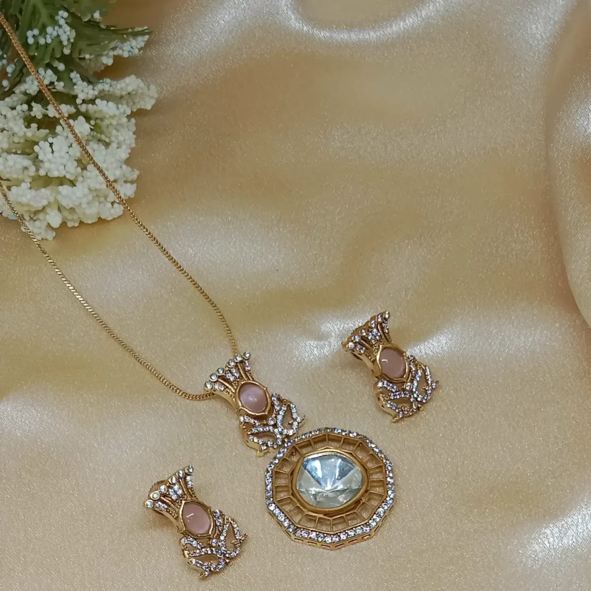 Noor Antique Kundan Polki Pendant Set – The Label DG