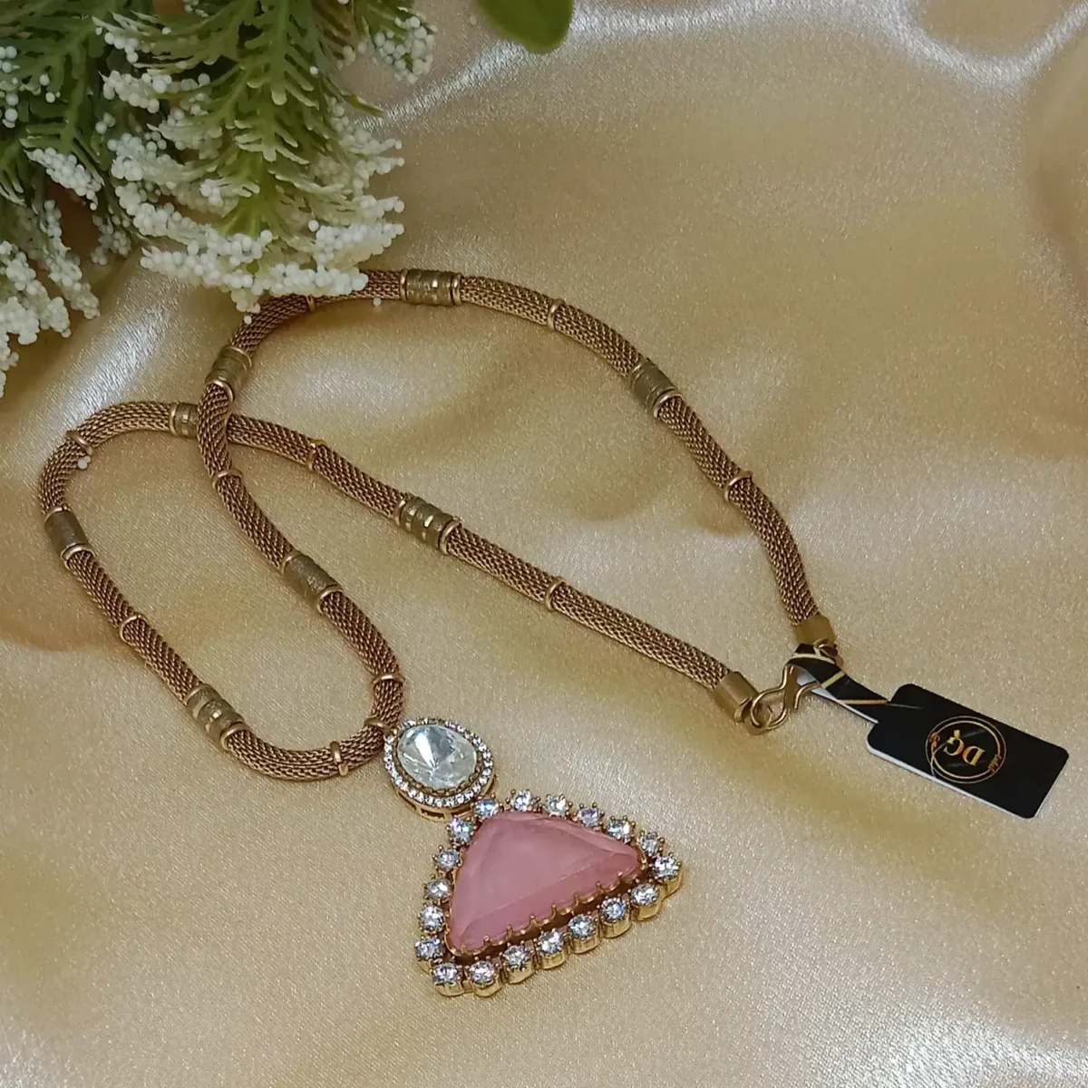 Aahana Emerald Radiance Pendant Set – The Label DG
