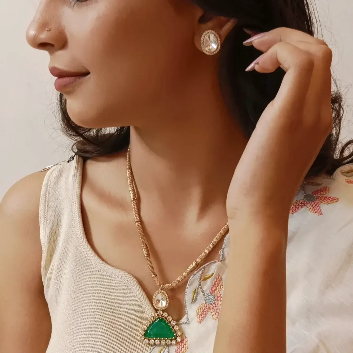 Aahana Emerald Radiance Pendant Set – The Label DG